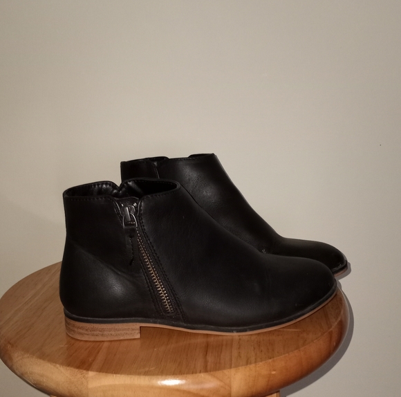 Girls Youth Shoes - Picture 1 of 2